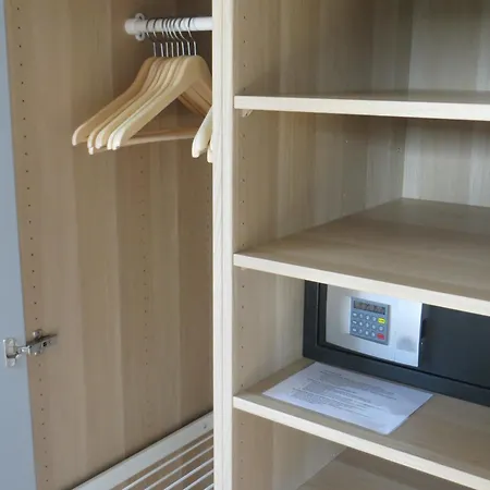 Familie Schwarze 그렌자흐뷜렌