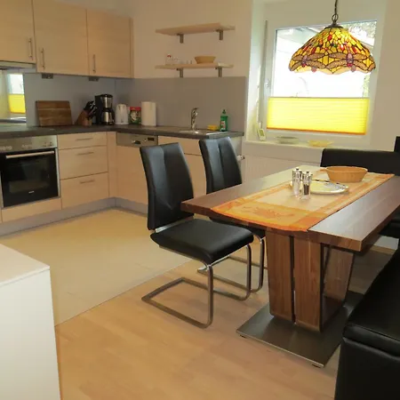 Familie Schwarze * 그렌자흐뷜렌